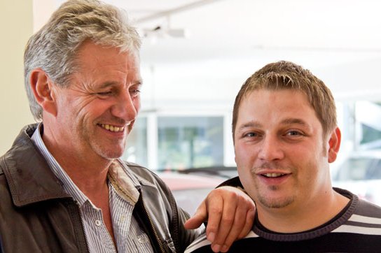 "Back to the roots" – Zurück zu den Wurzeln: Karl (l.) und Dominik Vogl sind seit Mai 2010 wieder in Lenzingerberg 11 für Ihre Kunden zur Stelle.